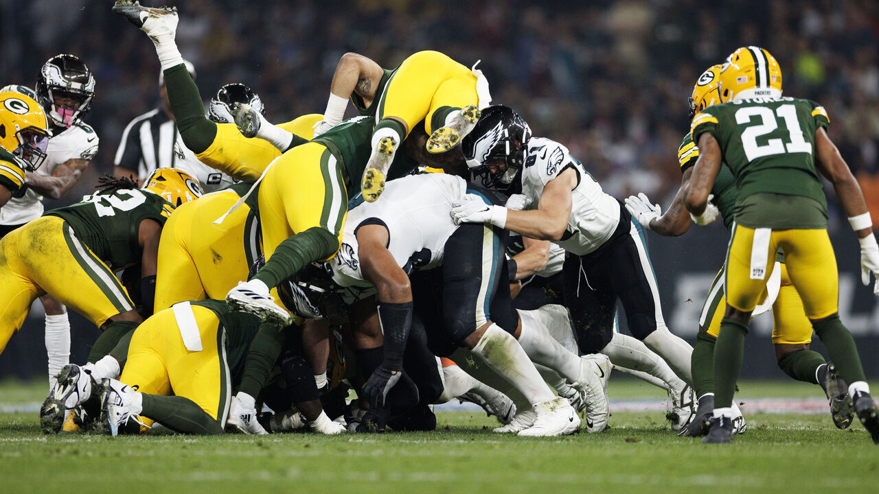SAO PAULO, BRAZIL - SEPTEMBER 6: The Philadelphia Eagles run the tush push play during the second quarter of an NFL football game against the Green Bay Packers, at Arena Corinthians on September 6, 2024 in Sao Paulo, Brazil.