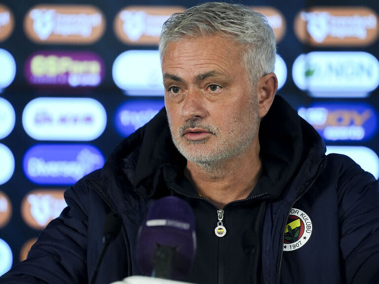 Galatasaray accuse Mourinho of racism, will 'initiate criminal proceedings' Galatasaray accuse Mourinho of racism, will 'initiate criminal proceedings'
