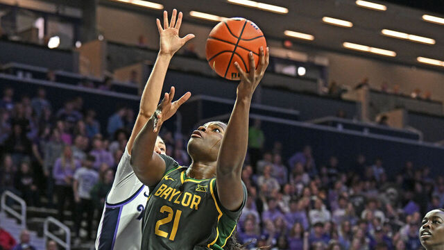 MANHATTAN, KS - FEBRUARY 24: Aaronette Vonleh #21 of the Baylor Bears goes to the basket against Jaelyn Glenn #3 of the Kansas State Wildcats in the first half at Bramlage Coliseum on February 24, 2025 in Manhattan, Kansas.