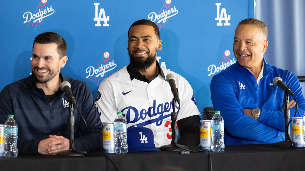 LOS ANGELES, CA - JANUARY 03: Dodgers outfielder Teoscar Hernández announced his re-signing with the Dodgers during a press conference with Executive Vice President and General Manager Brandon Gomes, left, and Manager Dave Roberts at Dodgers Stadium in Los Angeles, CA on Friday, Jan. 3, 2025. He signed a three-year contract worth $66 million. (Myung J. Chun / Los Angeles Times via Getty Images)