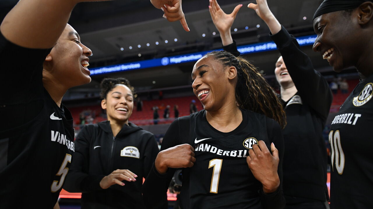 AUBURN, ALABAMA - FEBRUARY 16: Mikayla Blakes #1 of Vanderbilt Commodores celebrates setting a new scoring record following a game against the Auburn Tigers at Neville Arena on February 16, 2025 in Auburn, Alabama.