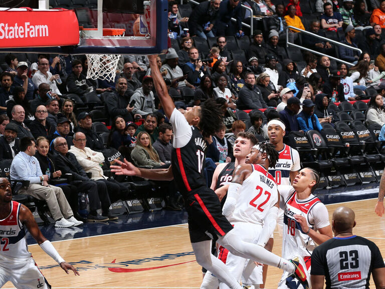 Sharpe's eye-popping dunk caps career night as Trail Blazers beat ...