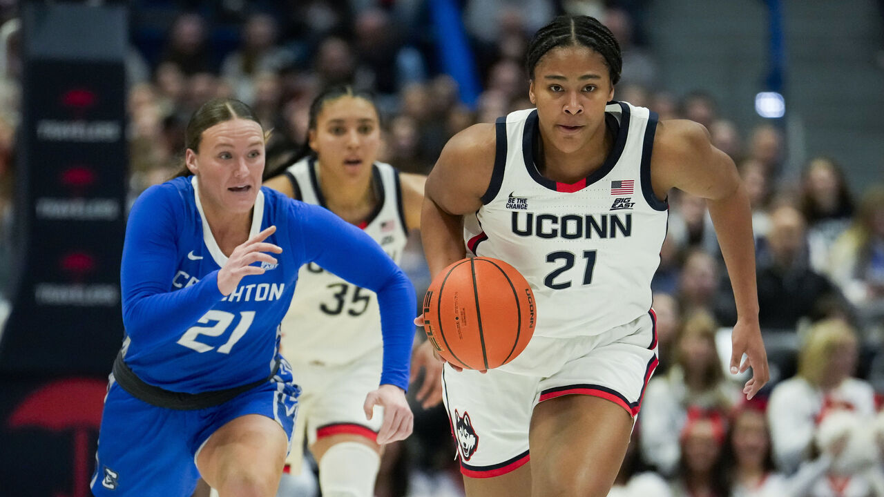 HARTFORD, CONNECTICUT - FEBRUARY 27: Sarah Strong #21 of the Connecticut Huskies brings the ball up court on a fast break trailed by Molly Mogensen #21 of the Creighton Bluejays during the first half at the XL Center on February 27, 2025 in Hartford, Connecticut.