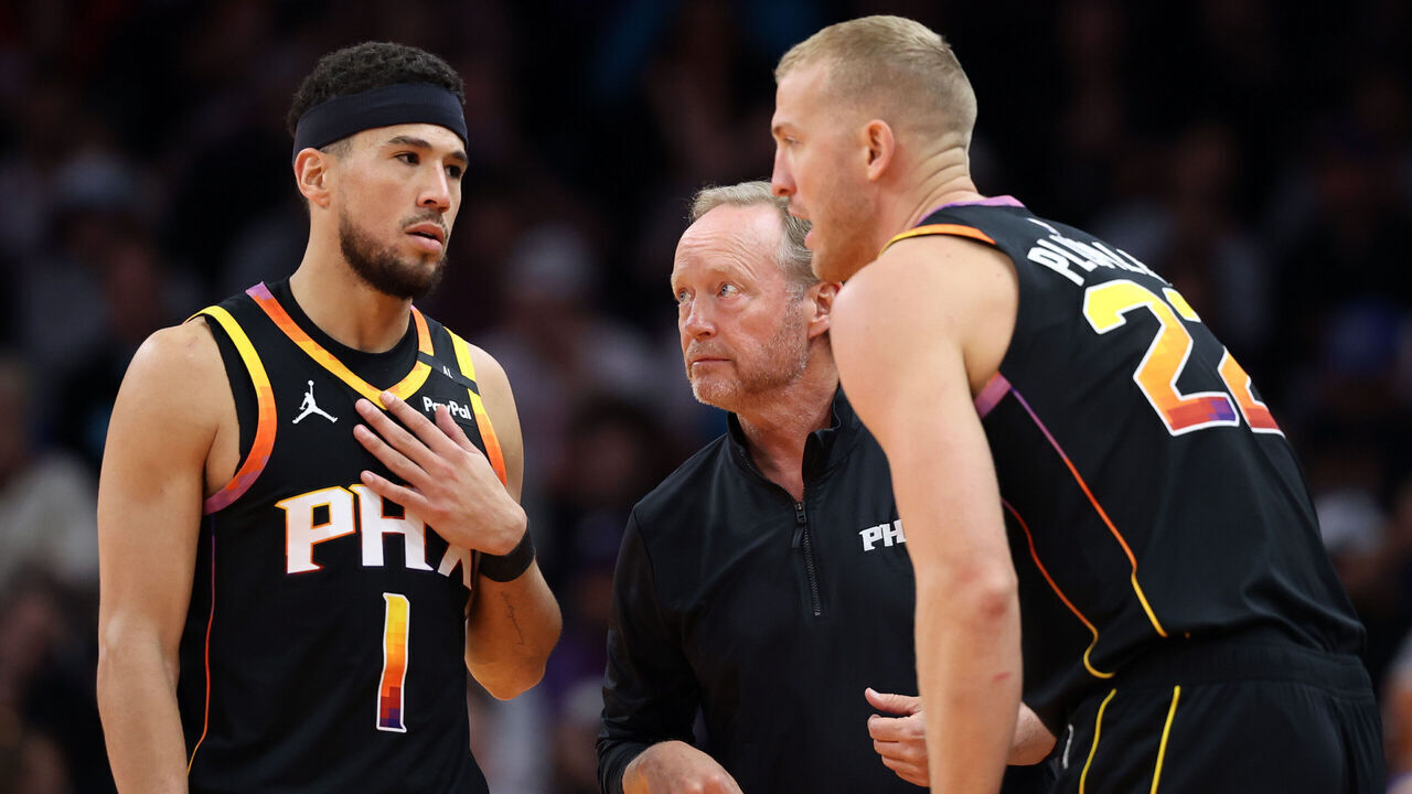 PHOENIX, ARIZONA - DECEMBER 03: Head coach Mike Budenholzer of the Phoenix Suns talks with Devin Booker #1 and Mason Plumlee #22 during the second half of the Emirates NBA Cup game against the San Antonio Spurs at Footprint Center on December 03, 2024 in Phoenix, Arizona. The Suns defeated the Spurs 104-93.