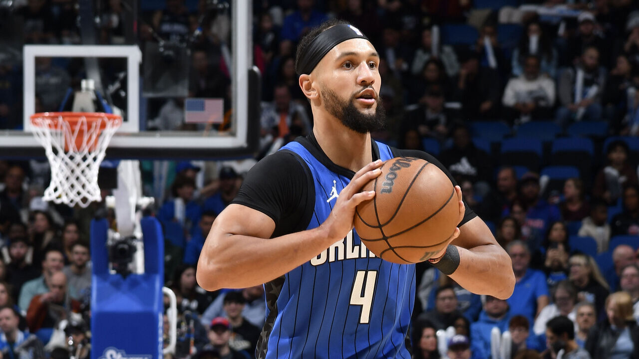 ORLANDO, FL - JANUARY 25: Jalen Suggs #4 of the Orlando Magic passes the ball during the game against the Detroit Pistons on January 25, 2025 at Kia Center in Orlando, Florida. Mandatory Copyright Notice: Copyright 2025 NBAE