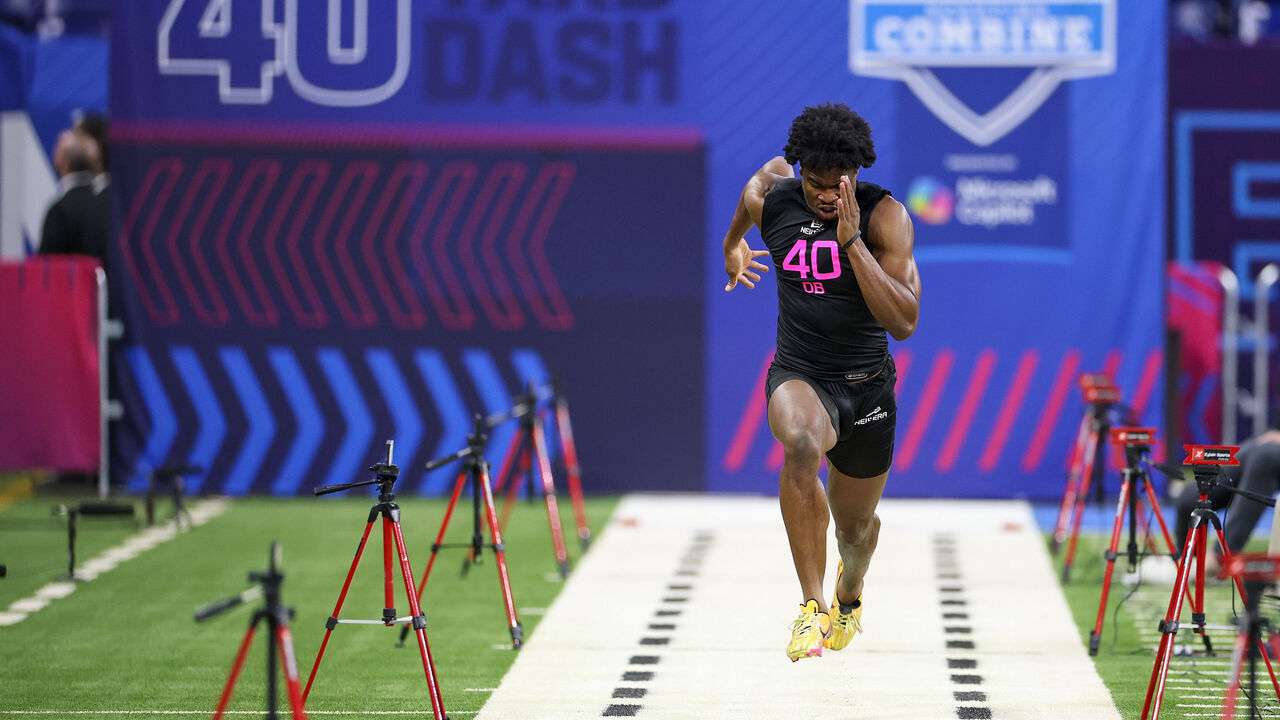 INDIANAPOLIS, INDIANA - FEBRUARY 28: Nick Emmanwori #DB40 of South Carolina participates in a drill during the NFL Scouting Combine at Lucas Oil Stadium on February 28, 2025 in Indianapolis, Indiana.