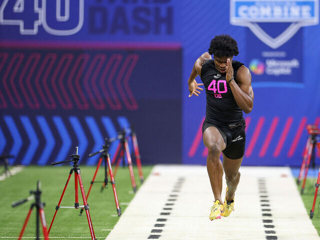 INDIANAPOLIS, INDIANA - FEBRUARY 28: Nick Emmanwori #DB40 of South Carolina participates in a drill during the NFL Scouting Combine at Lucas Oil Stadium on February 28, 2025 in Indianapolis, Indiana.