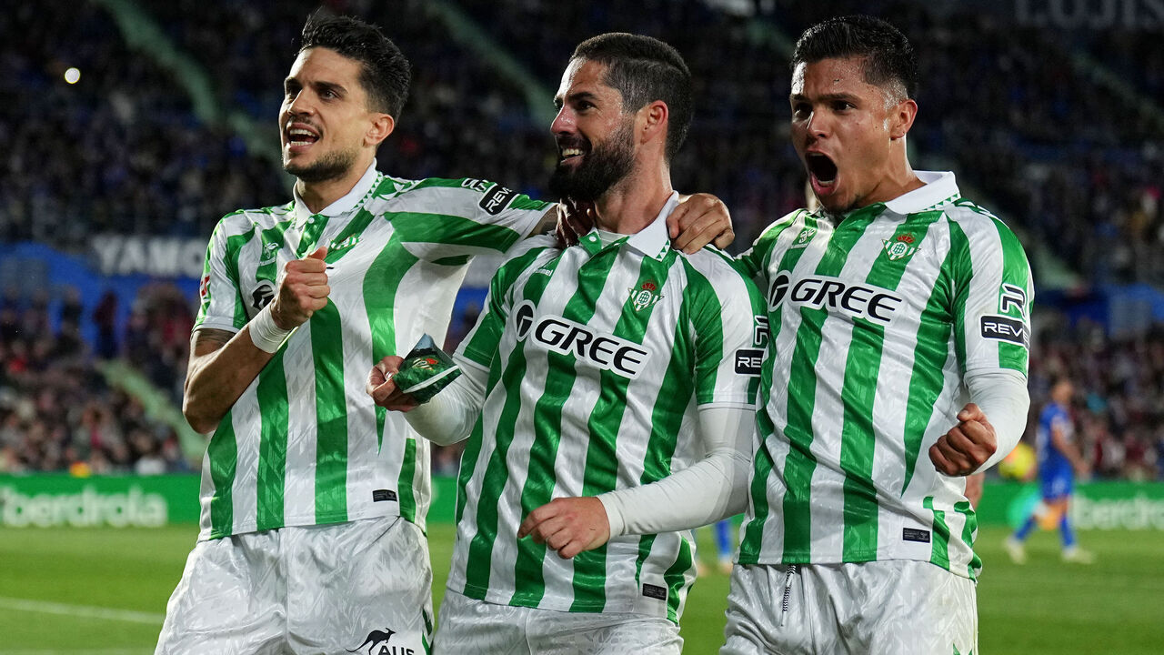 GETAFE, SPAIN - FEBRUARY 23: Isco of Real Betis celebrates scoring his team's second goal during the LaLiga match between Getafe CF and Real Betis Balompie at Coliseum Alfonso Perez on February 23, 2025 in Getafe, Spain.