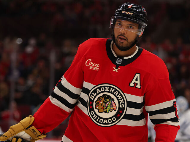 Blackhawks trade Jones to Panthers for Knight, 1st-rounder | theScore.com