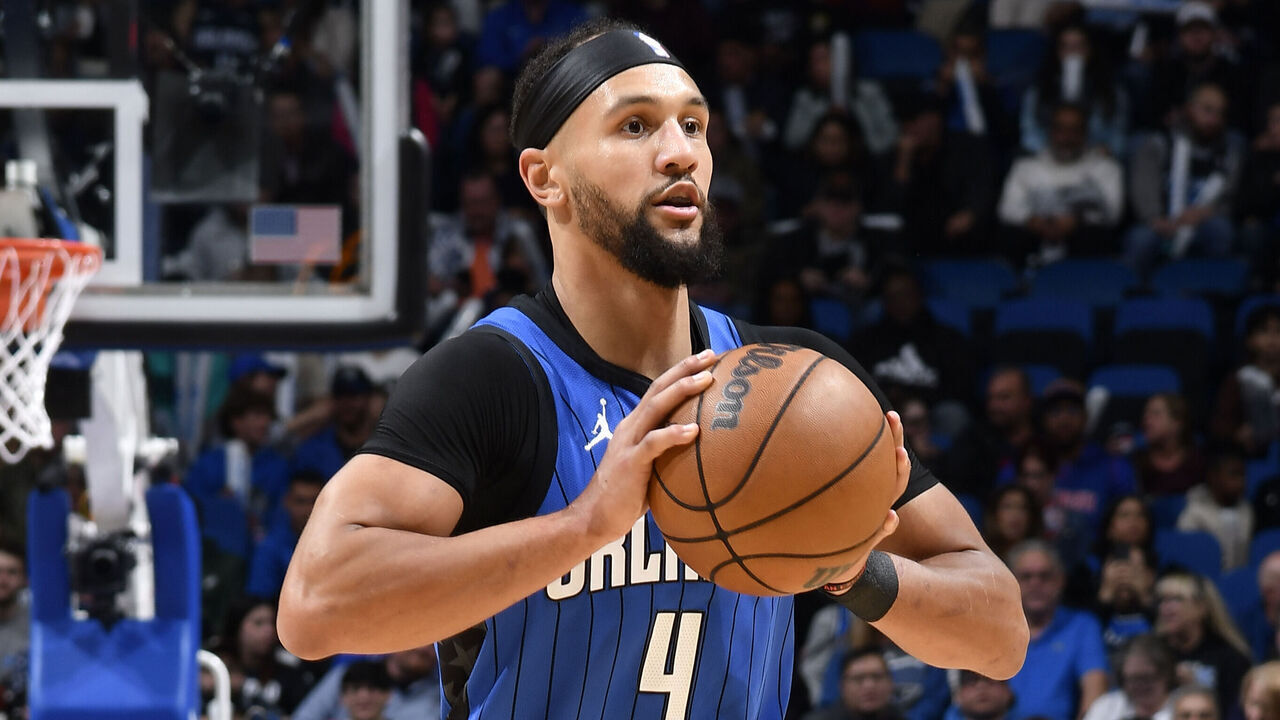 ORLANDO, FL - JANUARY 25: Jalen Suggs #4 of the Orlando Magic passes the ball during the game against the Detroit Pistons on January 25, 2025 at Kia Center in Orlando, Florida. Mandatory Copyright Notice: Copyright 2025 NBAE