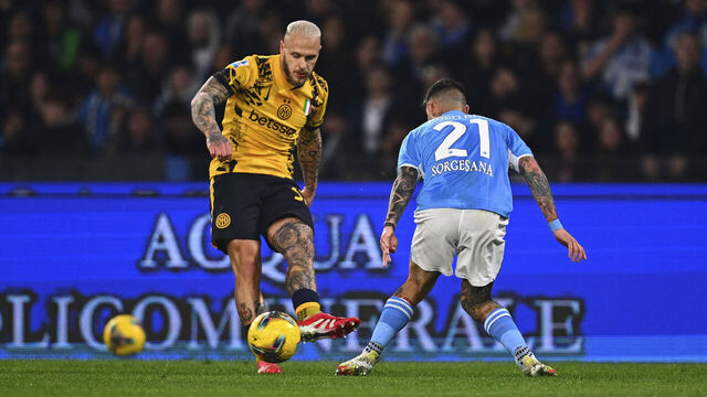 NAPLES, ITALY - MARCH 01: Matteo Politano of Napoli competes for the ball with Federico Dimarco of FC Internazionale during the Serie A match between Napoli and FC Internazionale at Stadio Diego Armando Maradona on March 01, 2025 in Naples, Italy.