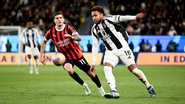 RIYADH, SAUDI ARABIA - JANUARY 03: Weston McKennie of Juventus runs with the ball while under pressure from Christian Pulisic of AC Milan during the Italian Super Cup Semi-Final match between AC Milan and Juventus at Kingdom Arena on January 03, 2025 in Riyadh, Saudi Arabia.