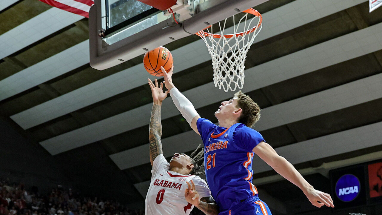 TUSCALOOSA, ALABAMA - MARCH 5: Alex Condon #21 of the Florida Gators blocks a second half shot attempt from Labaron Philon #0 of the Alabama Crimson Tide at Coleman Coliseum on March 5, 2025 in Tuscaloosa, Alabama.