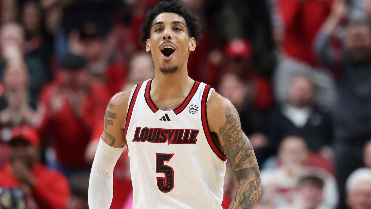 LOUISVILLE, KENTUCKY - MARCH 05: Terrence Edwards Jr #5 of the Louisville Cardinals celebrates in the game against the California Golden Bears at KFC YUM! Center on March 05, 2025 in Louisville, Kentucky.