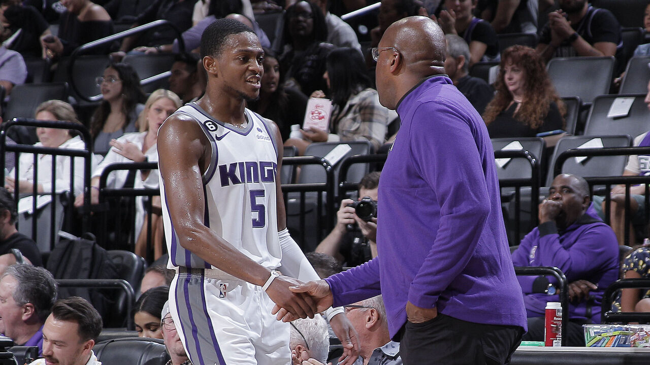 SACRAMENTO, CA - OCTOBER 14: DeAaron Fox #5 and Head Coach Mike Brown of the Sacramento Kings high five during the game against the Los Angeles Lakers on October 14, 2022 at Golden 1 Center in Sacramento, California. NOTE TO USER: User expressly acknowledges and agrees that, by downloading and or using this photograph, User is consenting to the terms and conditions of the Getty Images Agreement. Mandatory Copyright Notice: Copyright 2022 NBAE