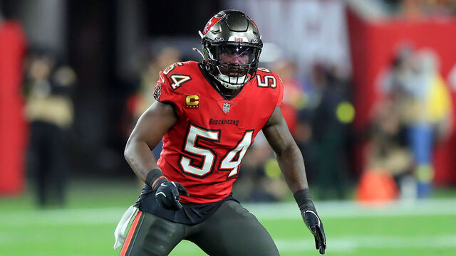TAMPA, FL - JANUARY 12: Tampa Bay Buccaneers Linebacker Lavonte David (54) drops back into coverage during the NFC Wild Card Playoff game between the Washington Commanders and the Tampa Bay Buccaneers on January 12, 2025 at Raymond James Stadium in Tampa, Florida.