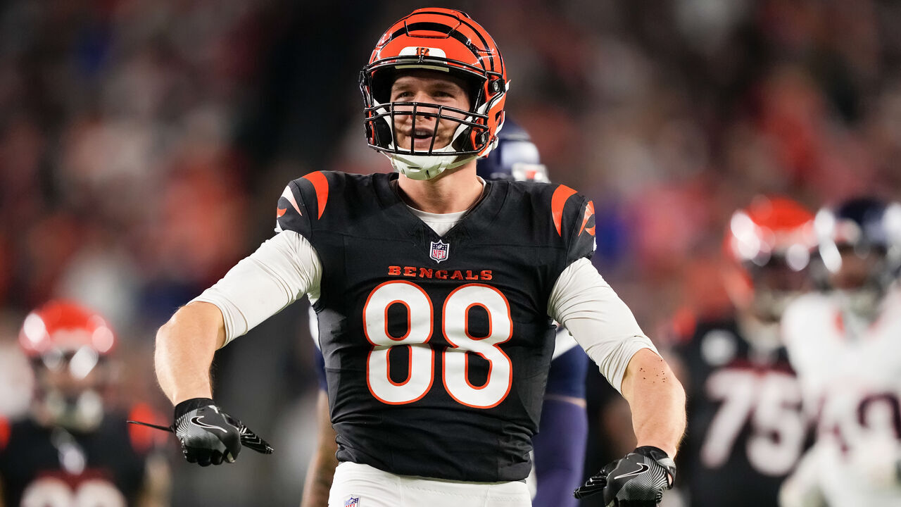 CINCINNATI, OHIO - DECEMBER 28: Mike Gesicki #88 of the Cincinnati Bengals celebrates in the third quarter against the Denver Broncos at Paycor Stadium on December 28, 2024 in Cincinnati, Ohio.