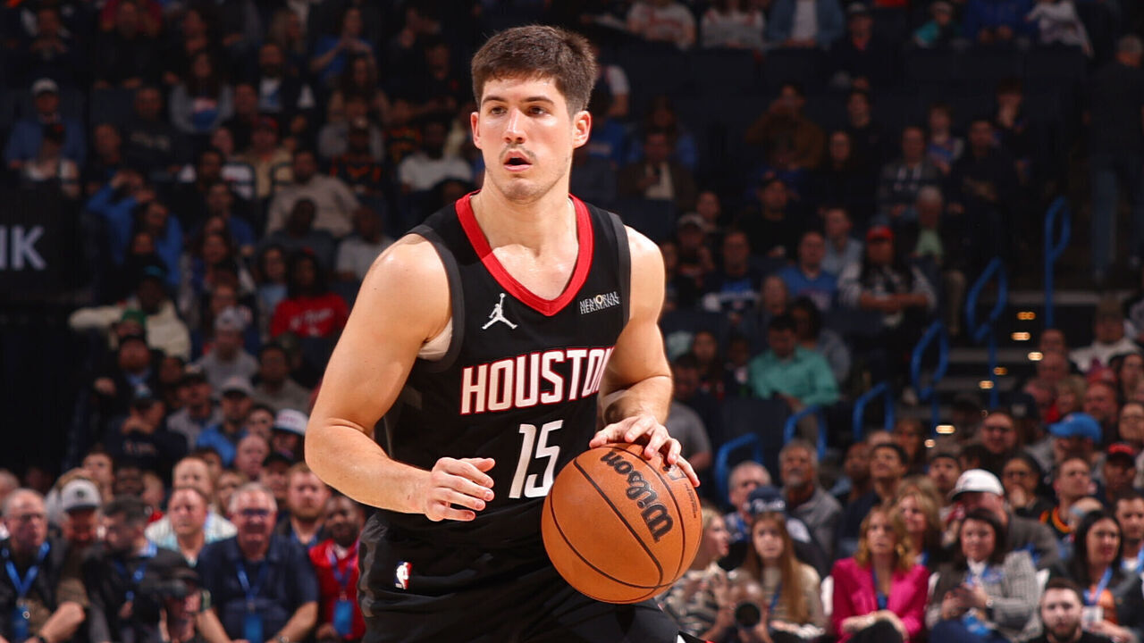 OKLAHOMA CITY, OK - MARCH 3: Reed Sheppard #15 of the Houston Rockets dribbles the ball during the game against the Oklahoma City Thunder on March 3, 2025 at Paycom Center in Oklahoma City, Oklahoma. Mandatory Copyright Notice: Copyright 2025 NBAE