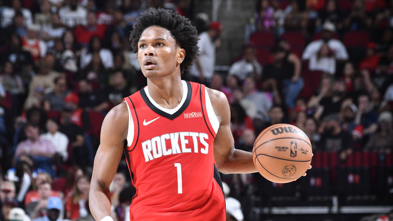 HOUSTON, TX - MARCH 8: Amen Thompson #1 of the Houston Rockets dribbles the ball during the game against the New Orleans Pelicans on March 8, 2025 at the Toyota Center in Houston, Texas. Mandatory Copyright Notice: Copyright 2025 NBAE