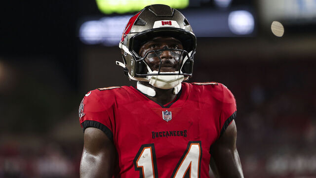 TAMPA, FLORIDA - OCTOBER 21: Chris Godwin #14 of the Tampa Bay Buccaneers warms up prior to an NFL football game against the Baltimore Ravens at Raymond James Stadium on October 21, 2024 in Tampa, Florida.