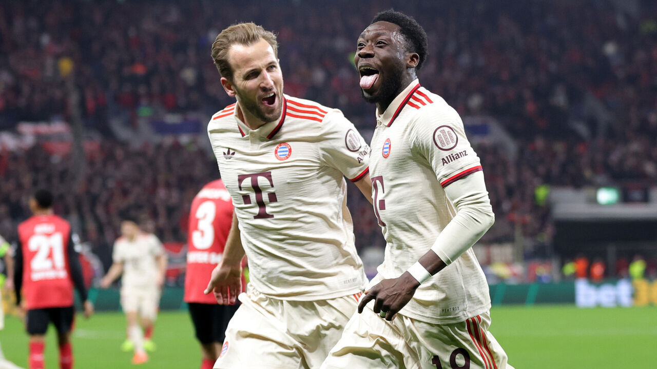 LEVERKUSEN, GERMANY - MARCH 11: Alphonso Davies of Bayern Muenchen celebrates as he scores the goal 0:2 with Harry Kane of Bayern Muenchen during the UEFA Champions League 2024/25 UEFA Champions League 2024/25 Round of 16 second leg match between Bayer 04 Leverkusen and FC Bayern München at on March 11, 2025 in Leverkusen, Germany.
