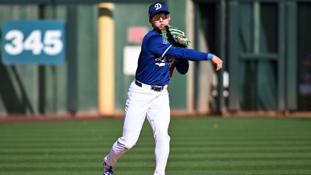 GLENDALE, ARIZONA - MARCH 02, 2025: Hyeseong Kim #6 of the Los Angeles Dodgers warms up during the ninth inning of a spring training game against the Chicago White Sox at Camelback Ranch on March 02, 2025 in Glendale, Arizona.