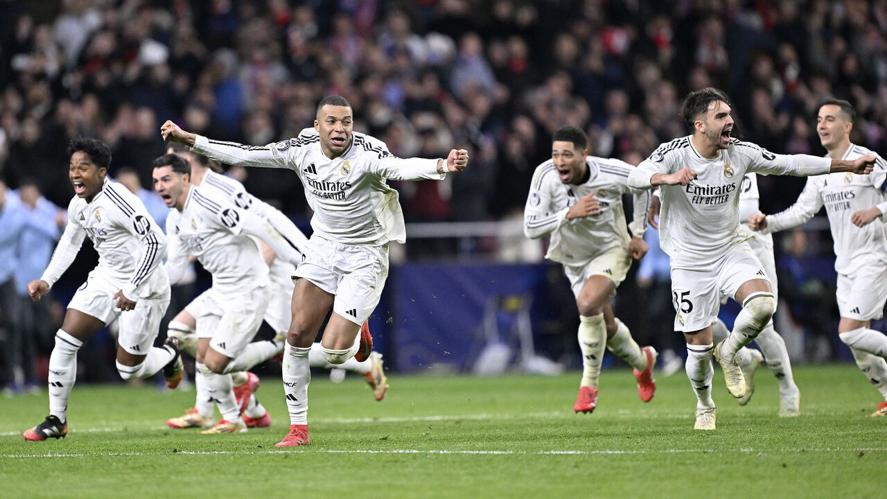 MADRID, SPAIN - MARCH 12: Players of Real Madrid celebrate at the end of the UEFA Champions League Round of 16 second-leg match between Atletico Madrid and Real Madrid at Riyadh Air Metropolitano Stadium in Madrid, Spain on March 12, 2025. Real Madrid won through penalty shootouts.