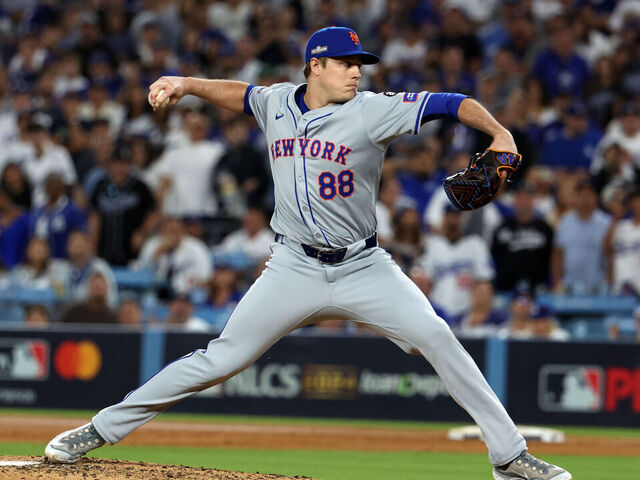 LOS ANGELES, CA - OCTOBER 20: Phil Maton #88 of the New York Mets pitches during Game 6 of the NLCS presented by loanDepot between the New York Mets and the Los Angeles Dodgers at Dodger Stadium on Sunday, October 20, 2024 in Los Angeles, California.