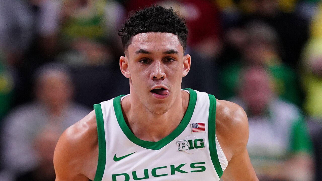 EUGENE, OREGON - MARCH 04: Jackson Shelstad #3 of the Oregon Ducks dribbles the ball during the first half against the Indiana Hoosiers at Matthew Knight Arena on March 04, 2025 in Eugene, Oregon.