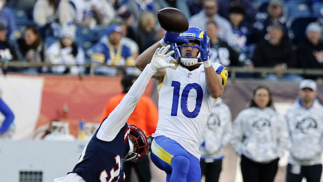 FOXBOROUGH, MA - NOVEMBER 17: Los Angeles Rams wide receiver Cooper Kupp (10) grabs a pass during a game between the New England Patriots and the Los Angeles Rams on November 17, 2024, at Gillette Stadium in Foxborough, Massachusetts.