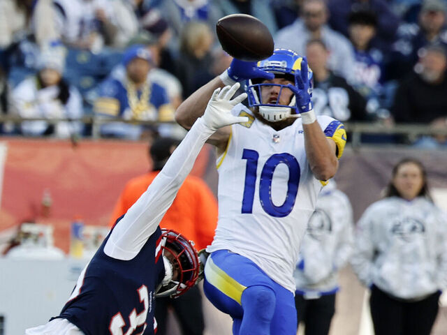 FOXBOROUGH, MA - NOVEMBER 17: Los Angeles Rams wide receiver Cooper Kupp (10) grabs a pass during a game between the New England Patriots and the Los Angeles Rams on November 17, 2024, at Gillette Stadium in Foxborough, Massachusetts.