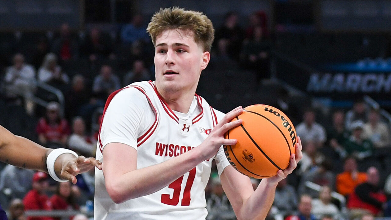 INDIANAPOLIS, INDIANA - MARCH 13: Nolan Winter #31 of the Wisconsin Badgers drives to the basket past Justin Mullins #20 of the Northwestern Wildcats during the second half of a second round game of the Big Ten Men's Basketball Tournament at Gainbridge Fieldhouse on March 13, 2025 in Indianapolis, Indiana. The Wisconsin Badgers won the game 70-63.