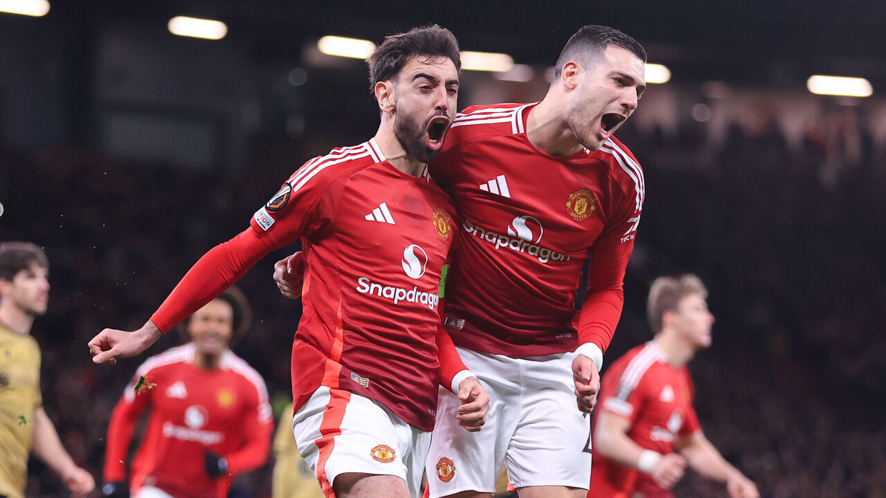 MANCHESTER, ENGLAND - MARCH 13: runo Fernandes of Manchester United (L) celebrates weith Diogo Dalot of Manchester United after scoring their 2nd goal during the UEFA Europa League 2024/25 Round of 16 Second Leg match between Manchester United and Real Sociedad de Futbol at Old Trafford on March 13, 2025 in Manchester, England.