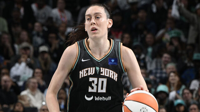 BROOKLYN, NY - OCTOBER 20: Breanna Stewart #30 of the New York Liberty dribbles the ball during the game against the Minnesota Lynx during Game 5 of the WNBA Finals on October 20, 2024 in Brooklyn, New York. Mandatory Copyright Notice: Copyright 2024 NBAE