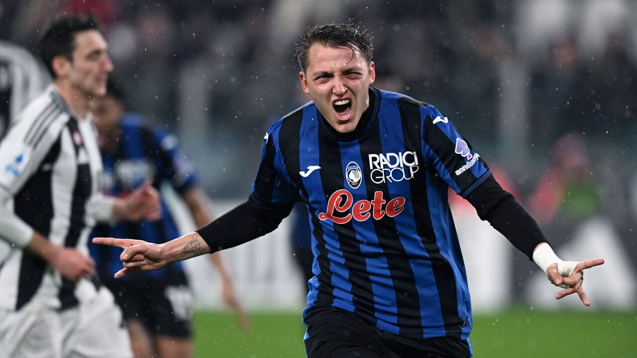 TURIN, ITALY - MARCH 09: Mateo Retegui of Atalanta celebrates his goal during the Serie match between Juventus and Atalanta at on March 09, 2025 at Allianz Stadium in Turin, Italy.