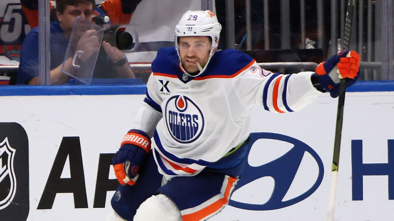 ELMONT, NEW YORK - MARCH 14: Leon Draisaitl #29 of the Edmonton Oilers celebrates his game-winning goal in overtime against the New York Islanders at UBS Arena on March 14, 2025 in Elmont, New York. The Oilers defeated the Islanders 2-1 in overtime.