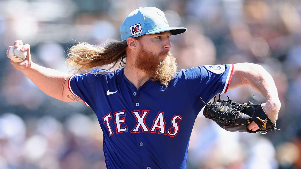 SURPRISE, ARIZONA - MARCH 02: Starting pitcher Jon Gray #22 of the Texas Rangers pitches against the Arizona Diamondbacks during the first inning of the MLB game at Surprise Stadium on March 02, 2025 in Surprise, Arizona.