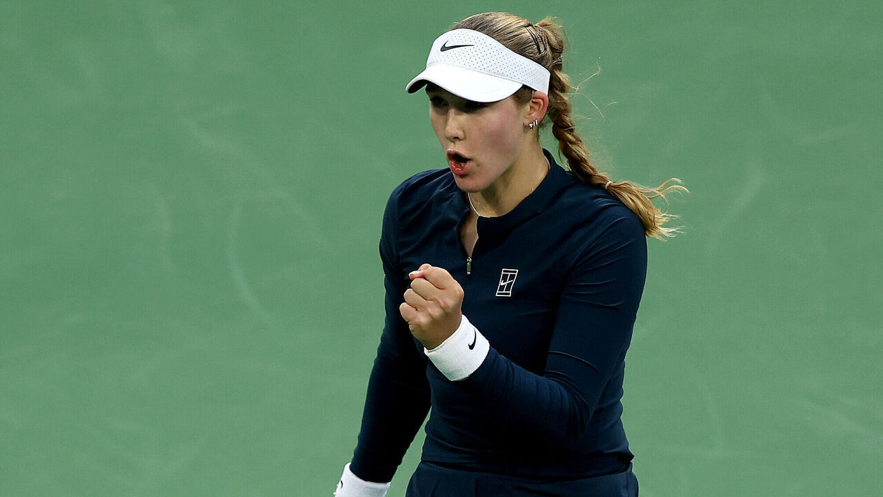 INDIAN WELLS, CALIFORNIA - MARCH 14: Mirra Andreeva celebrates while playing Iga Swiatek of Poland during the semifinals of the BNP Paribas Open at Indian Wells Tennis Garden on March 14, 2025 in Indian Wells, California.