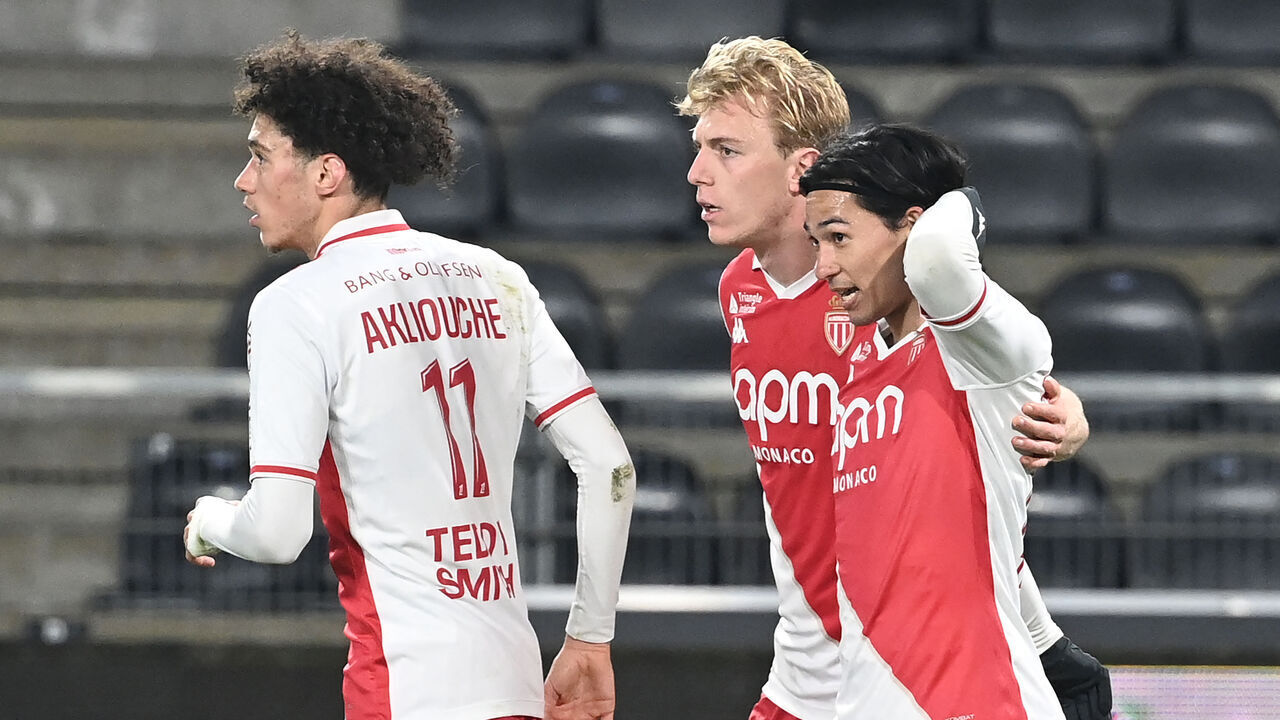 Monaco's Danish forward #14 Mika Biereth (C) celebrates with teammates after scoring his team's first goal during the French L1 football match between FC Nantes and Lille LOSC at the Stade de la BeaujoireLouis Fonteneau in Nantes, western France, on March 15, 2025.