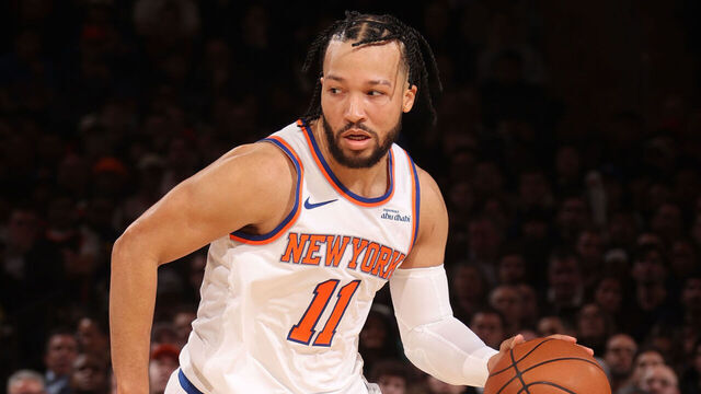 NEW YORK, NY - MARCH 4: Jalen Brunson #11 of the New York Knicks handles the ball during the game against the Golden State Warriors on March 4, 2025 at Madison Square Garden in New York City, New York. Mandatory Copyright Notice: Copyright 2025 NBAE