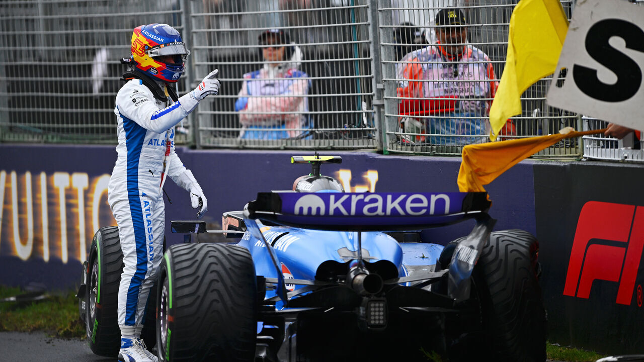 MELBOURNE, AUSTRALIA - MARCH 16: Carlos Sainz of Spain driving the (55) Williams FW47 Mercedes crashes during the F1 Grand Prix of Australia at Albert Park Grand Prix Circuit on March 16, 2025 in Melbourne, Australia.