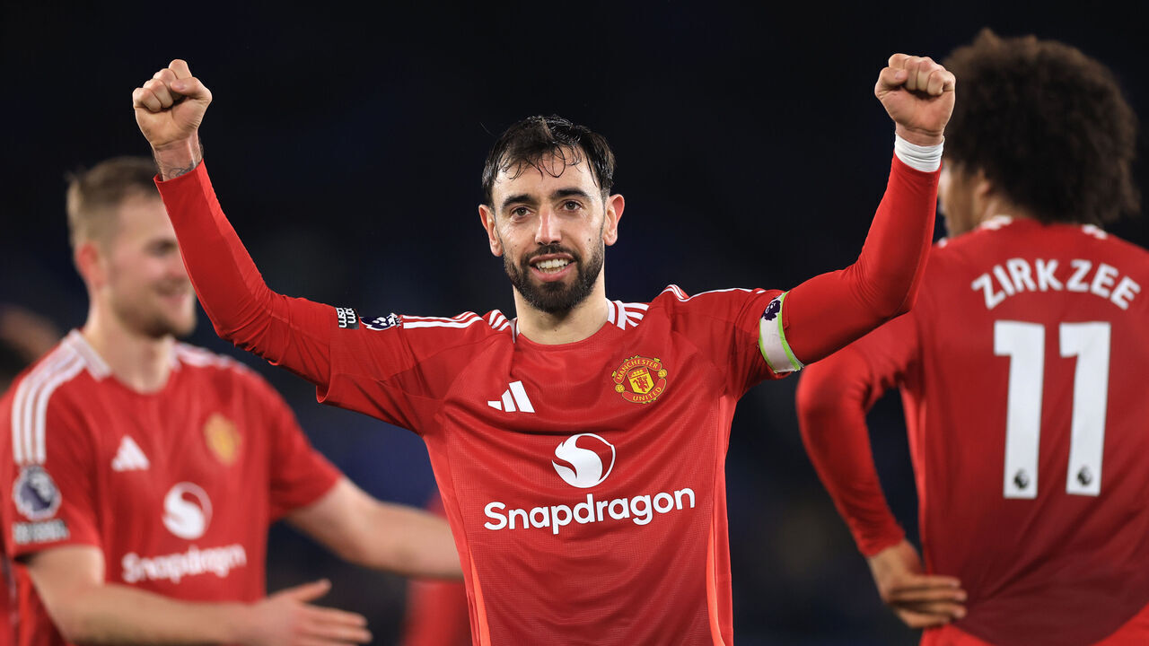 LEICESTER, ENGLAND - MARCH 16: Bruno Fernandes of Manchester United celebrates scoring his team's third goal during the Premier League match between Leicester City FC and Manchester United FC at The King Power Stadium on March 16, 2025 in Leicester, England.