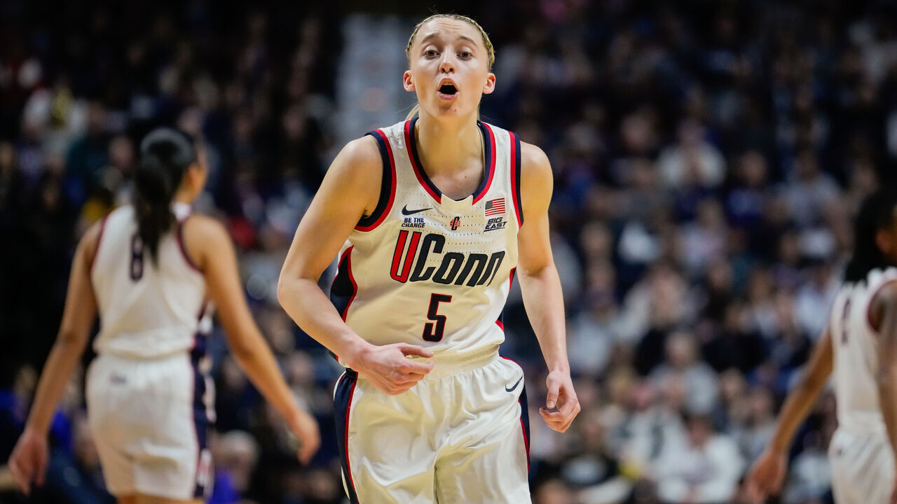 UNCASVILLE, CONNECTICUT - MARCH 10: Paige Bueckers #5 of the Connecticut Huskies plays against the Creighton Bluejays in the first half during the championship game of the Big East Women’s Basketball Tournament at Mohegan Sun Arena on March 10, 2025 in Uncasville, Connecticut.