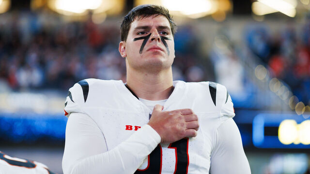 INGLEWOOD, CALIFORNIA - NOVEMBER 17: Trey Hendrickson #91 of the Cincinnati Bengals on the sideline during the second half against the Los Angeles Chargers at SoFi Stadium on November 17, 2024 in Inglewood, California.