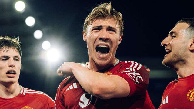 LEICESTER, ENGLAND - MARCH 16: Rasmus Hojlund of Manchester United celebrates scoring their first goal during the Premier League match between Leicester City FC and Manchester United FC at The King Power Stadium on March 16, 2025 in Leicester, England.