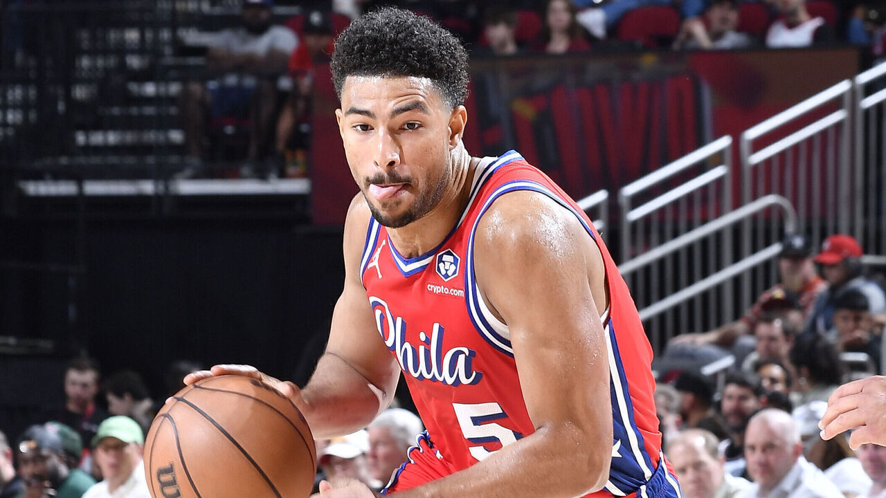 HOUSTON, TX - MARCH 17: Quentin Grimes #5 of the Philadelphia 76ers dribbles the ball during the game against the Philadelphia 76ers on March 17, 2025 at the Toyota Center in Houston, Texas. Mandatory Copyright Notice: Copyright 2025 NBAE