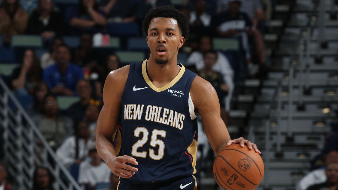 NEW ORLEANS, LA - MARCH 13: Trey Murphy III #25 of the New Orleans Pelicans dribbles the ball during the game against the Orlando Magic on March 13, 2025 at the Smoothie King Center in New Orleans, Louisiana. Mandatory Copyright Notice: Copyright 2025 NBAE
