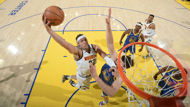 SAN FRANCISCO, CA - MARCH 17: Aaron Gordon #32 of the Denver Nuggets drives to the basket during the game against the Golden State Warriors on March 17, 2025 at Chase Center in San Francisco, California. NOTE TO USER: User expressly acknowledges and agrees that, by downloading and or using this photograph, user is consenting to the terms and conditions of Getty Images License Agreement. Mandatory Copyright Notice: Copyright 2025 NBAE
