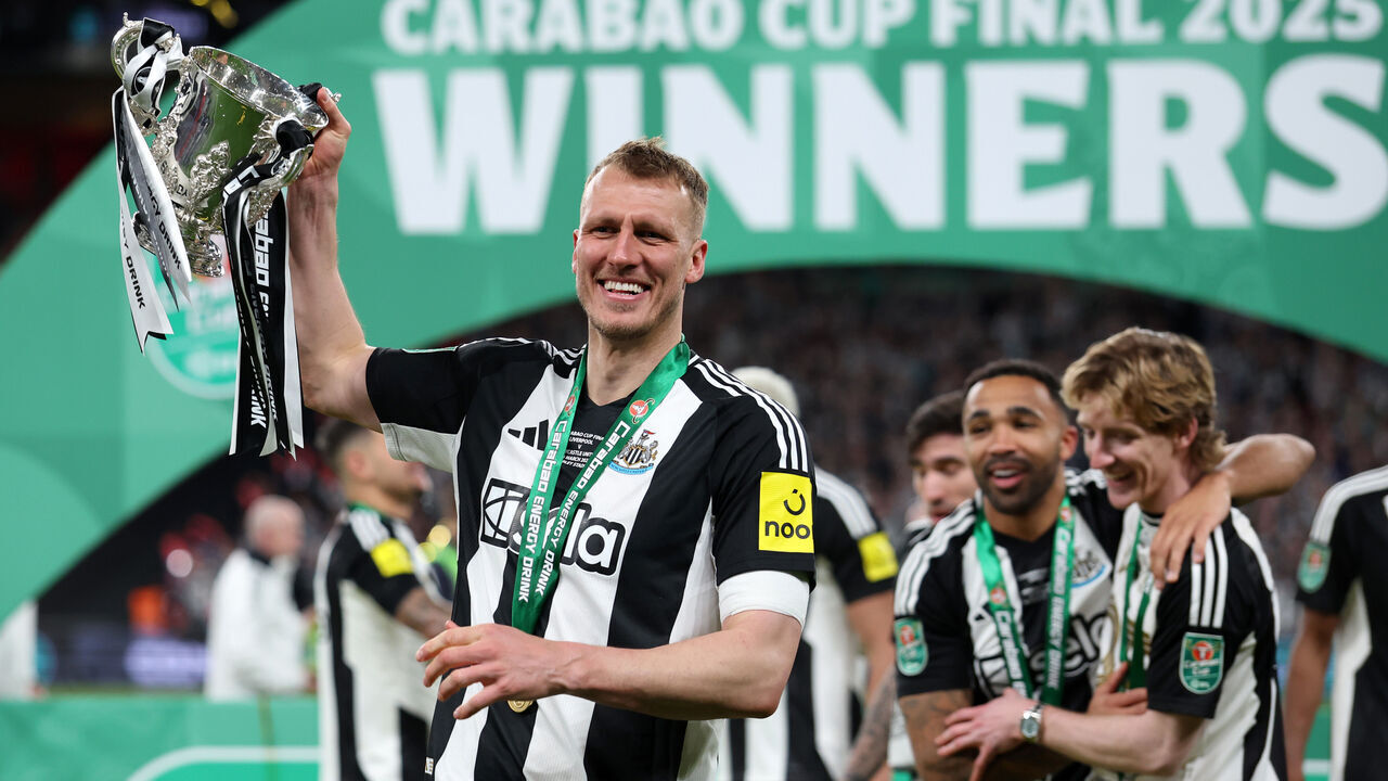 LONDON, ENGLAND - MARCH 16: Dan Burn of Newcastle United celebrates with the trophy after the Carabao Cup Final between Liverpool and Newcastle United at Wembley Stadium on March 16, 2025 in London, England.