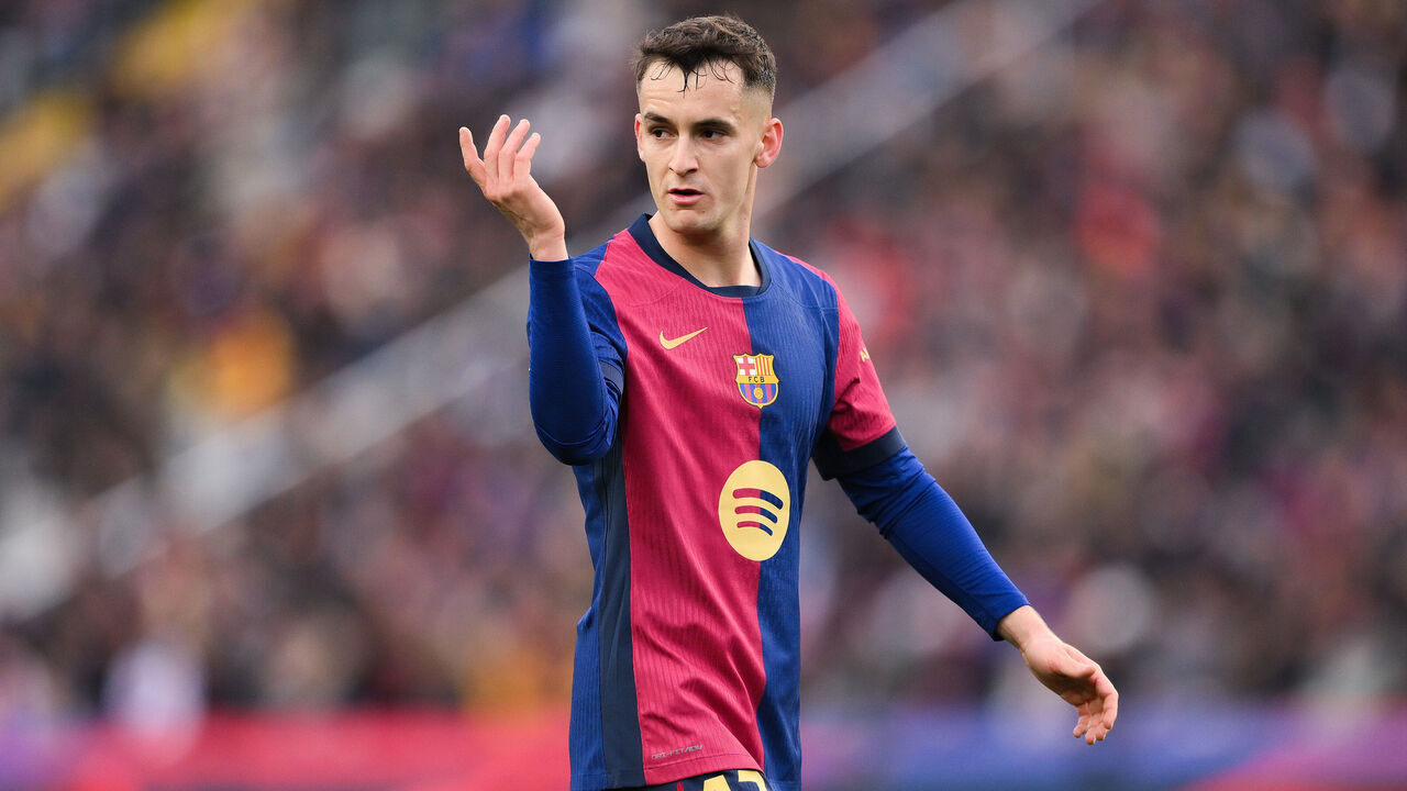 BARCELONA, SPAIN - MARCH 01: Marc Casado of FC Barcelona looks on during the La Liga EA match between FC Barcelona and Real Sociedad at Estadi Olimpic Lluis Companys on March 02, 2025 in Barcelona, Spain.